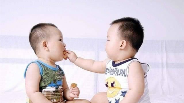 表妹|生完二胎后,在医院见到大宝的第一眼,宝妈的心里却高兴不起来