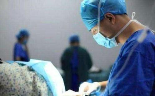 医生|产妇顺产后为啥要在产房多待2小时？医生：这黄金2小时太重要