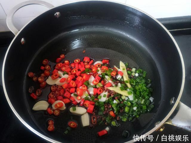 每年年夜饭,这道硬菜我家必做,色香味俱佳,上桌总是最先光盘