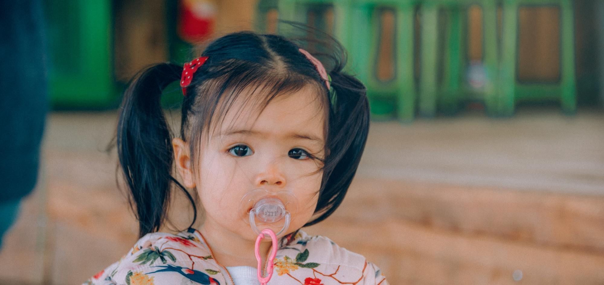 张姐|夫妻离婚，双胞胎女儿一人得一个，半年后再见面，宝妈表情凝固