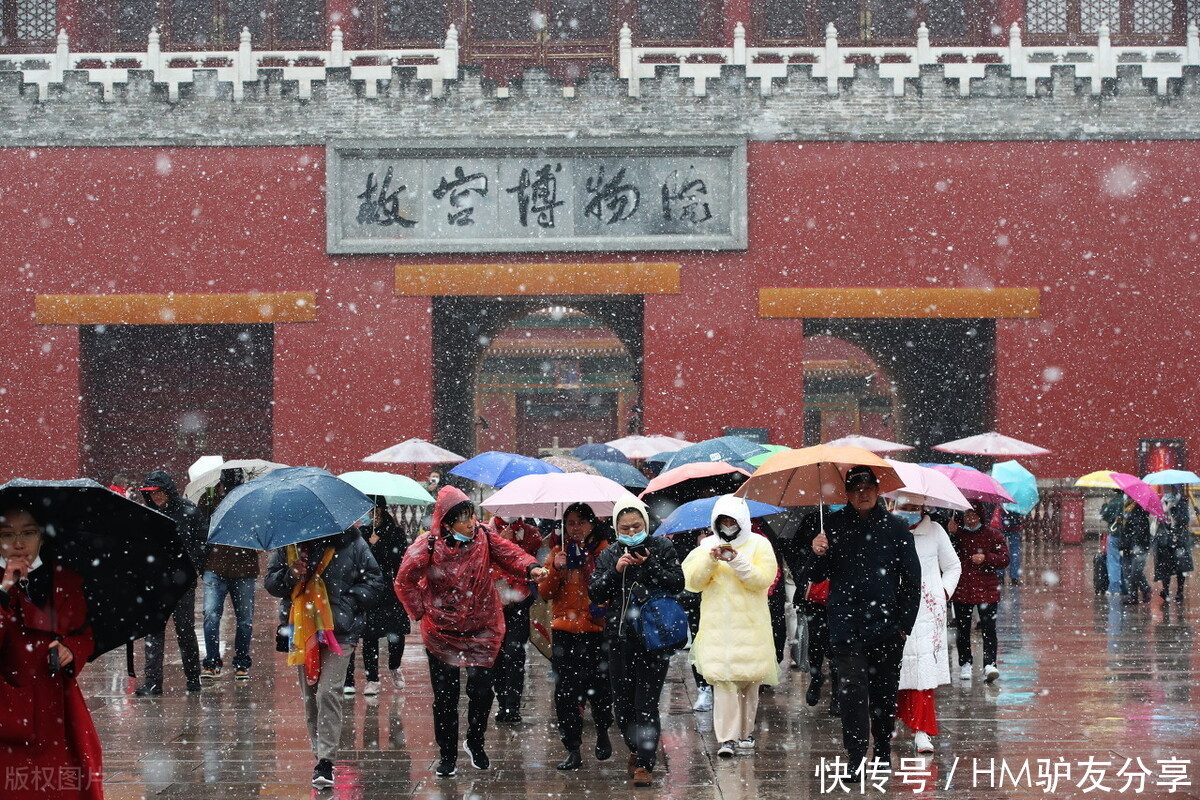 邂逅|初雪下的紫禁城，仿佛穿越了百年时光，来一场美丽的邂逅吧