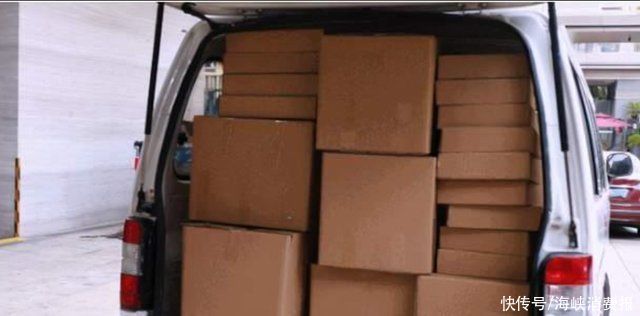 双十一|姑娘网购80件衣服，却收到1000多件，姑娘:得穿到什么时候?