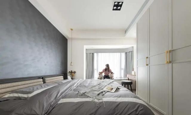 黄铜色|她家130平的新房，满足了我对家的一切期待，全屋干净利落超有品