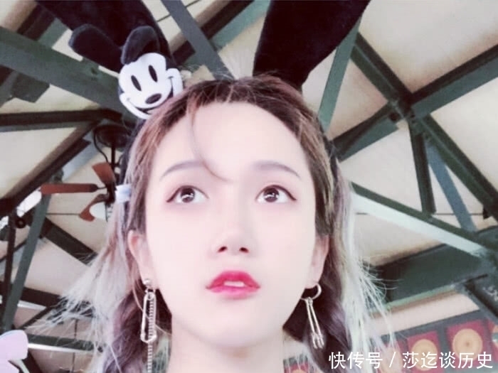 回你4字消息,明显对你有意思,丫头脱单了