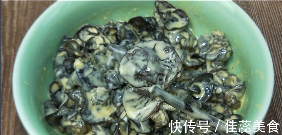 解馋|半碗木耳加2个鸡蛋，试试这个独特的做法，口感鲜香味美，好解馋