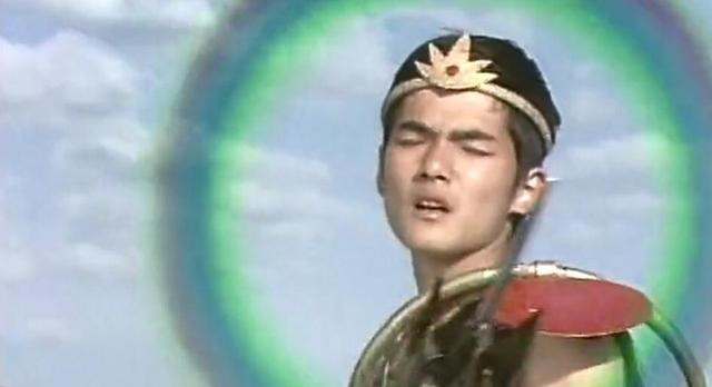 哪吒站在风火轮上,任张桂芳用妖法叫破了喉咙,也无用