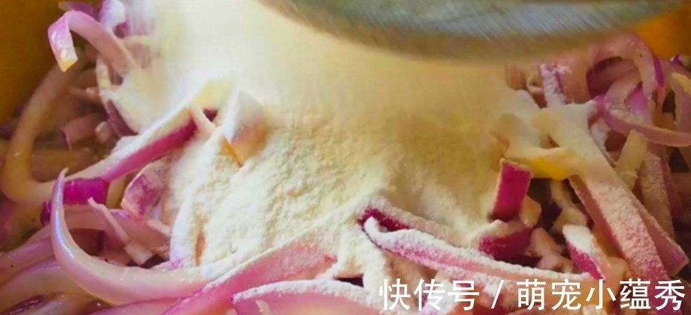 洋葱鸡蛋饼|洋葱加3个鸡蛋搅一搅，我家一周吃三次，提高免疫身体棒