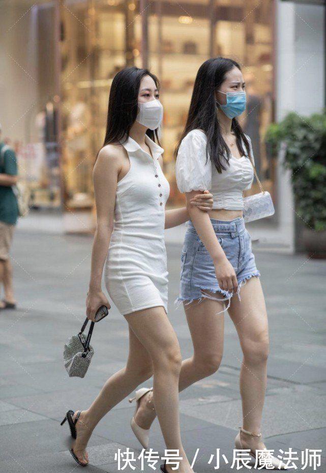 姐妹花|美女穿搭:白色系姐妹花,气质优雅青春靓丽,无时无刻不吸引着眼球