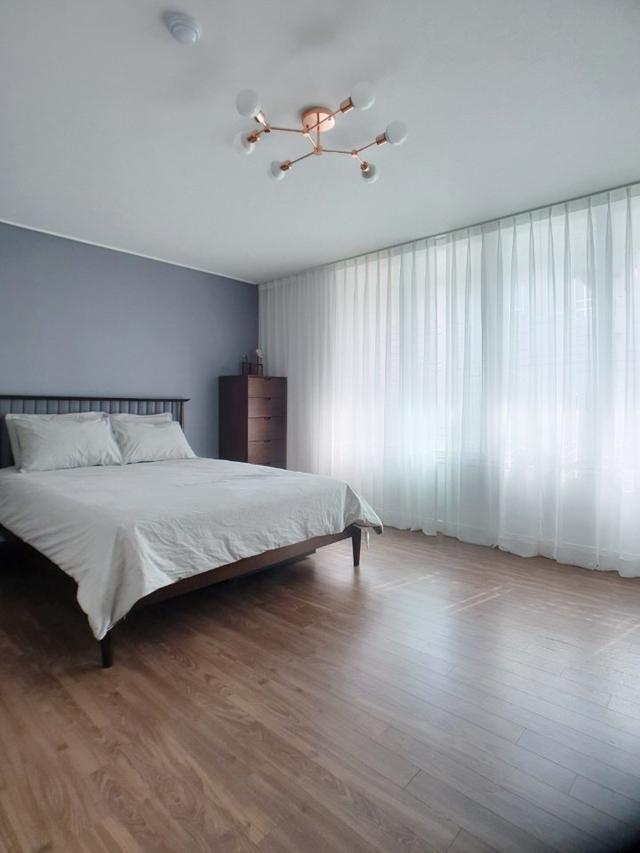 玻璃柜|一到月初就扔家具，85㎡干净得太赏心悦目了，再住10年也不会乱