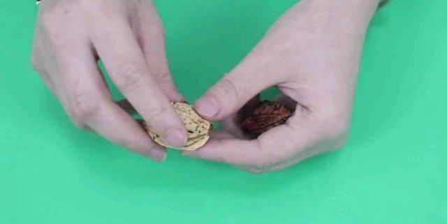 烂桃子一个都不能扔，放在家里太值钱了，下次别再扔掉，学学