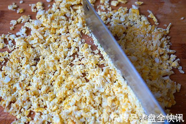 包饺子还是素馅更香,闻着就流口水,吃一次5块钱,给肉都不换