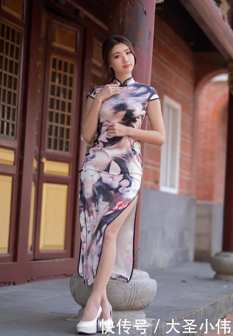 美女|美女街拍:看了这位美女我才知道什么叫微胖才是最好的!让人得知其中奥妙!