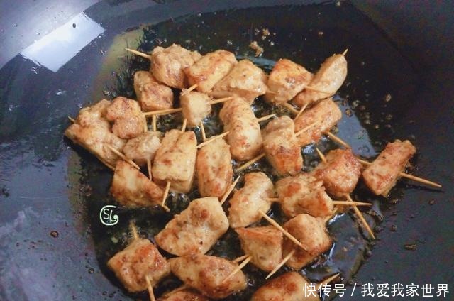  牙签肉在家也能做，方法简单，出锅外酥里嫩，好吃解馋，越吃越香