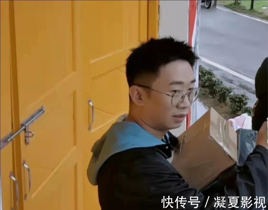 汪涵表示“打透明伞就是娘”，杨迪是打还是不打？理性看待！