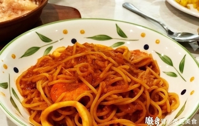 假期妈妈也放假，全家出去吃西餐，131元点了9种食物，比自助划算