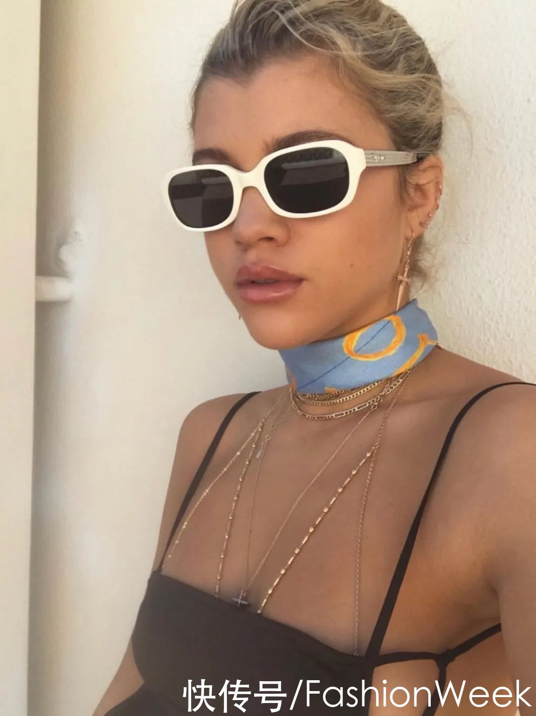 一条丝巾让你从头到尾都很时尚，真的有那么神奇吗？