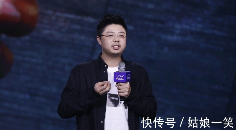 脱口秀|笑果脱口秀首登世界人工智能大会闭幕式 呼兰“重操旧业”笑侃人工智能