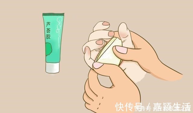 伤害|宝宝不小心打翻热汤,这位妈妈下意识反应,将烫伤的伤害降到最低