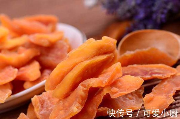 晒红薯干,牢记“三蒸三晒”,红薯干软糯不发硬,比买的还好吃