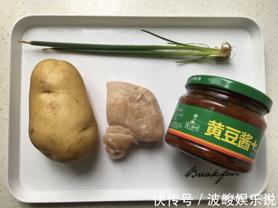 土豆和鸡肉天生一对,不加一滴水简单炒一炒,鲜美嫩滑好吃又解馋