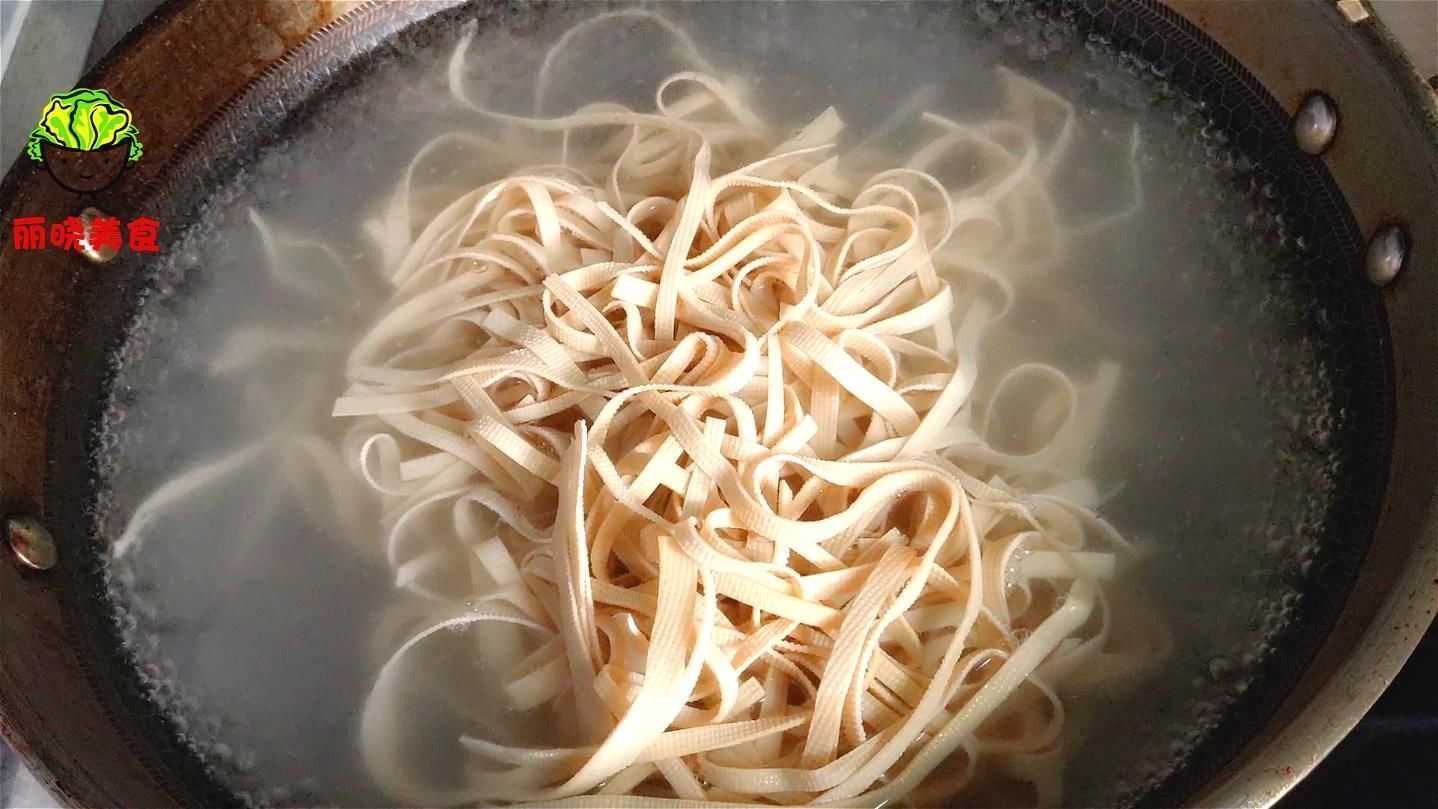 豆腐皮别炒菜了,教你好吃做法,我家一周吃5次,真的是太解馋了