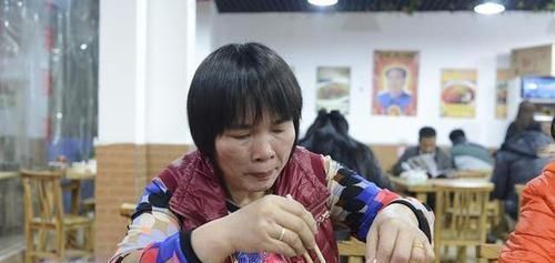 抑制幽门螺杆菌|胃炎怎么办忌2物,喝2茶,做2事,养胃护胃,抑制幽门螺杆菌