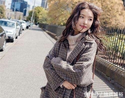 格子|发现:焦糖色早过时,现主流森系大衣+赫本裙,保暖清新巨减龄