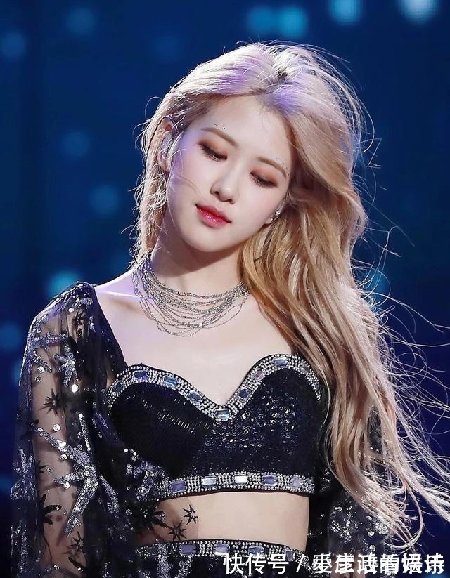 青木 别再染“挂耳染”了!今年秋天流行“奶茶发”,时髦减龄又气质