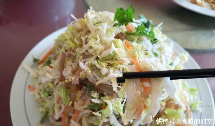 宅家21天,媳妇天天只给吃白菜,老公发朋友圈诉苦,朋友知足吧