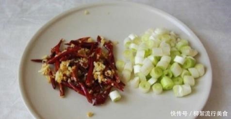  宫保鸡丁的标准做法，只需五步即可，学会以后经常做给孩子吃！