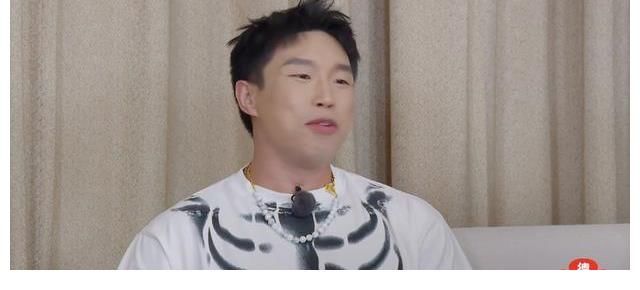 趣事|烧饼、孟鹤堂聊综艺趣事，讲述各自的“社死”现场，网友：真尴尬