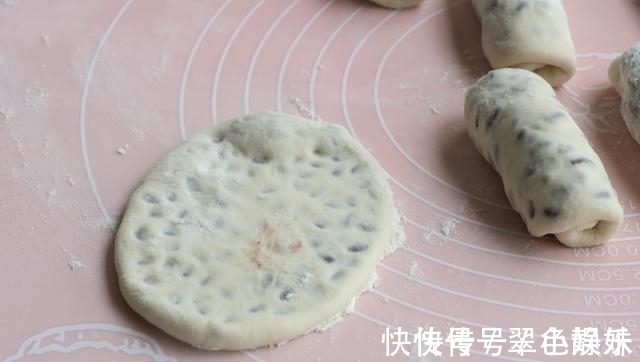 新面食|早餐比包子简单，比馒头好吃，两手一卷，出锅孩子一口气吃3个