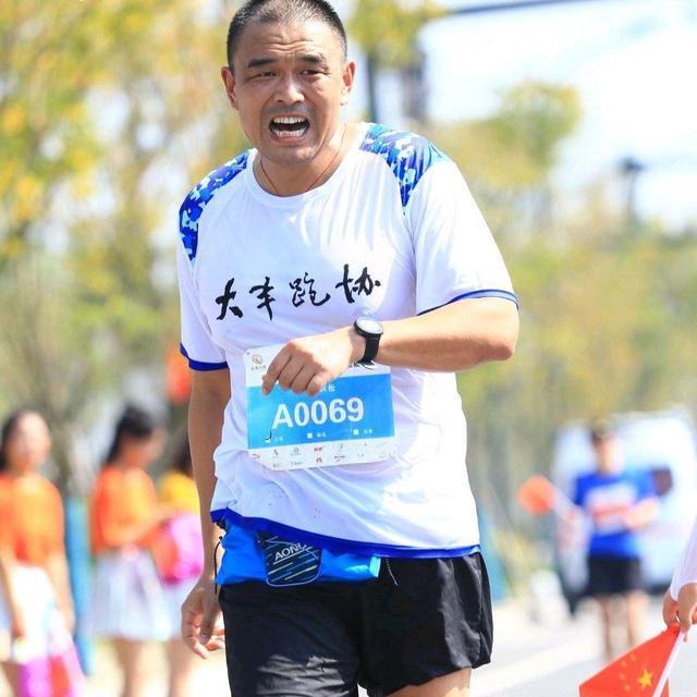 攀比|“跑步攀比”的背后,毒害了一批人……