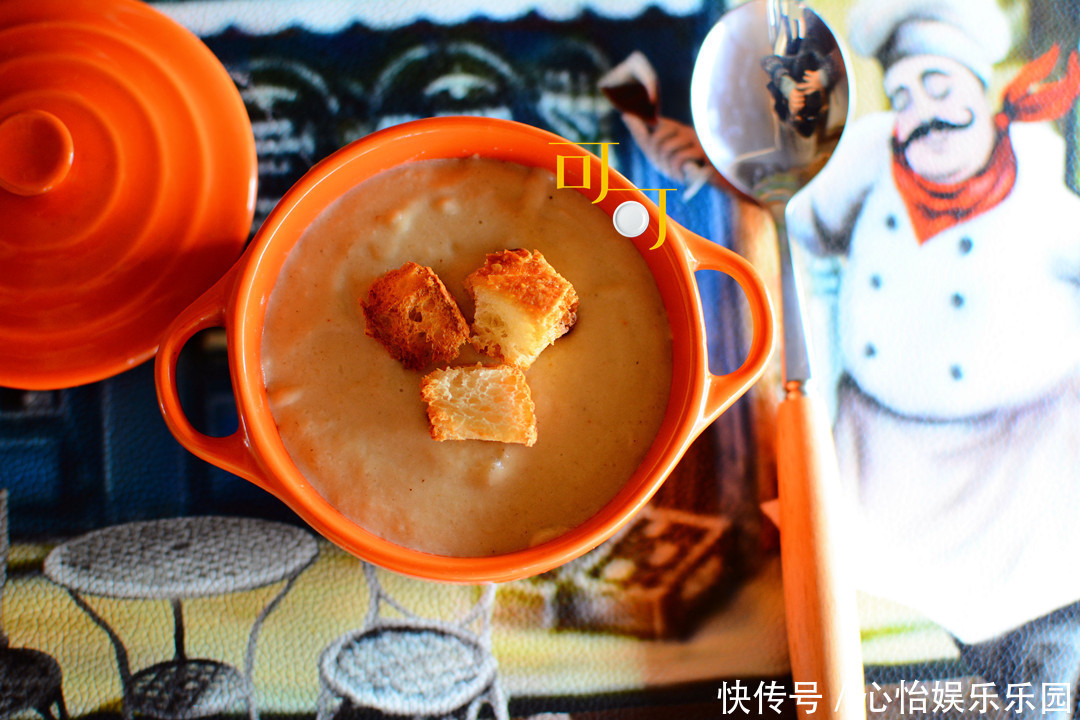 过年|奶油蘑菇浓汤过年家宴来一道经典西式浓汤,老人孩子都爱吃