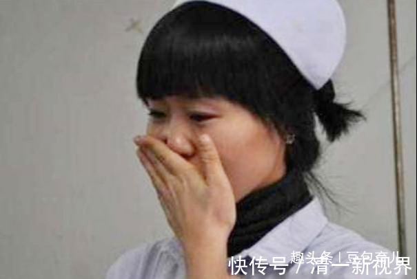 产房|妈妈生二胎离世,4岁女儿在产房外不肯走,她打开小手医生哭了