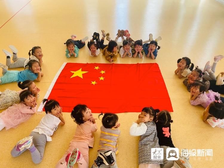 幼儿园|福山区东方剑桥河滨路幼儿园手绘长卷迎国庆