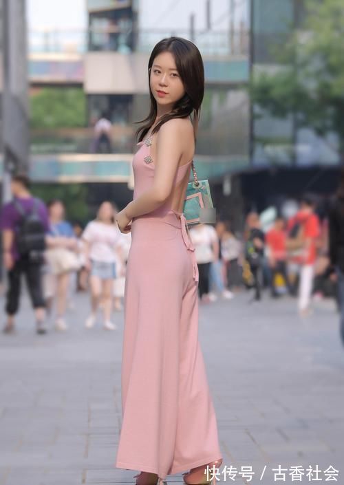 打扮 男人看美女，打扮亮眼重要，还是穿搭性感更重要