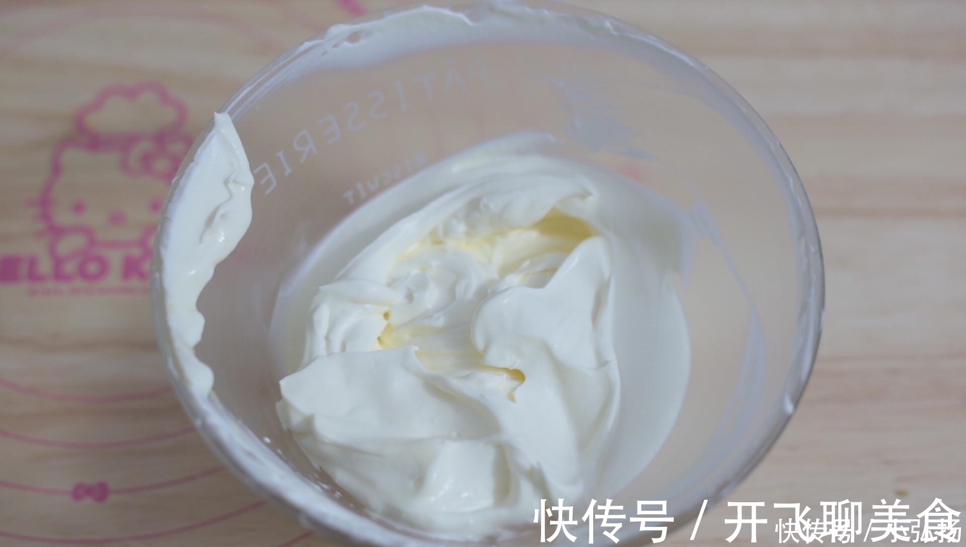 好吃|此蛋糕特简单,不抹面不裱花,一口平底锅就能做,好吃停不了口