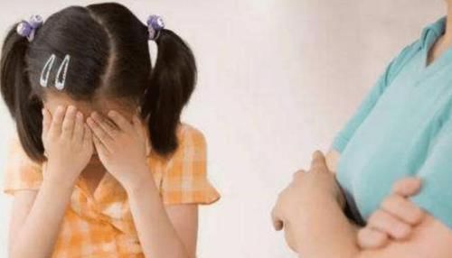 成人|10岁女孩穿'性感衣服',背后隐藏的是'性教育'缺失,引人思考