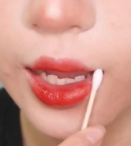 灰姑娘|痘痘女仿妆灰姑娘,开始皮肤状态太差了,看到最后还挺有气质