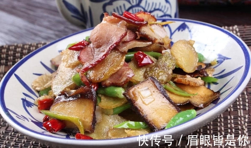 不管炒什么肉,有一味不能放,肉质发黑发苦,一炒就变焦!