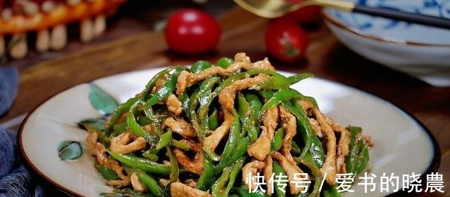 秘制|秘制双椒爆肉丝,孜然味满当当,下饭下酒又营养丰富!