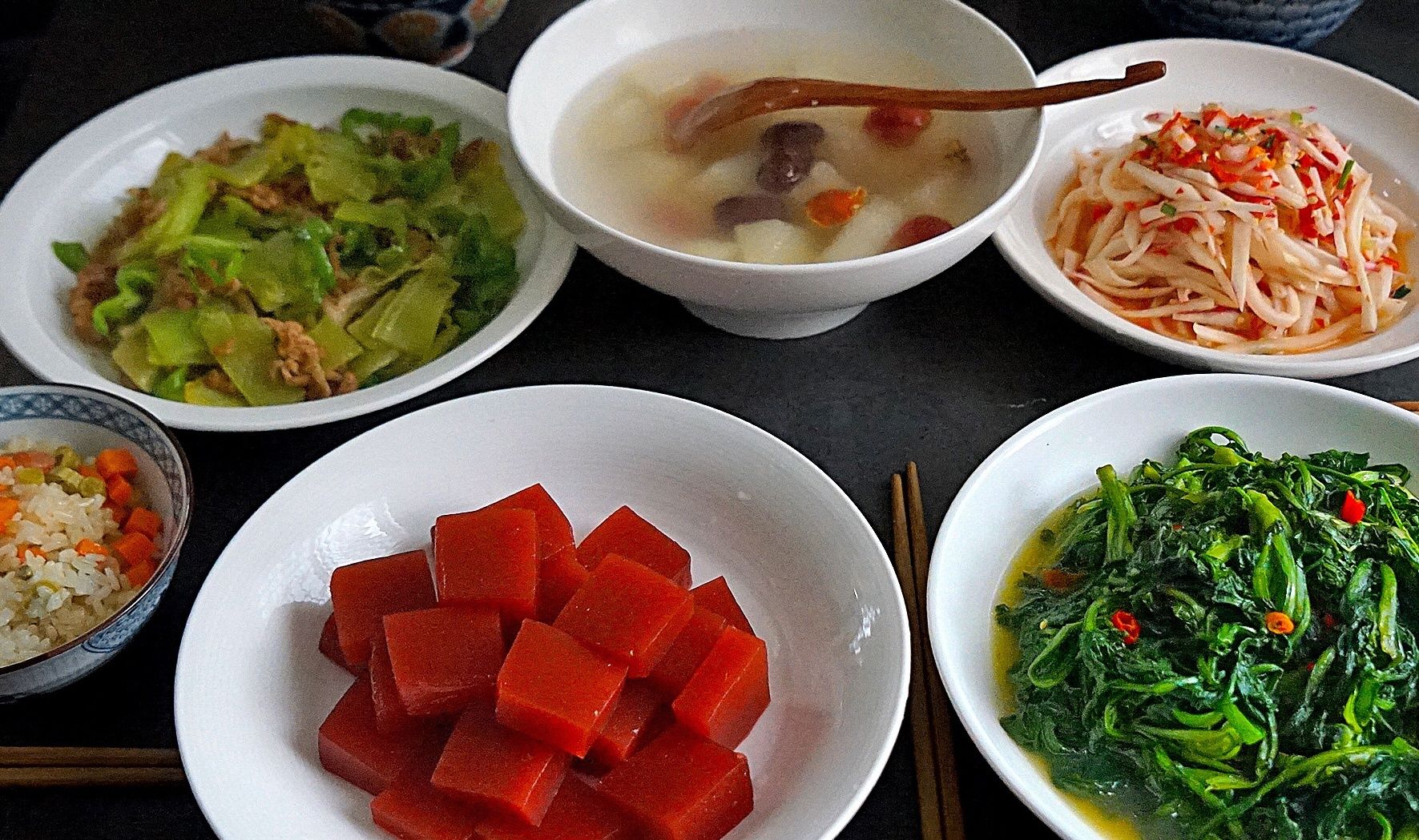 婆婆做的午餐在朋友圈走红，4菜1汤，这卖相和搭配，真是赞