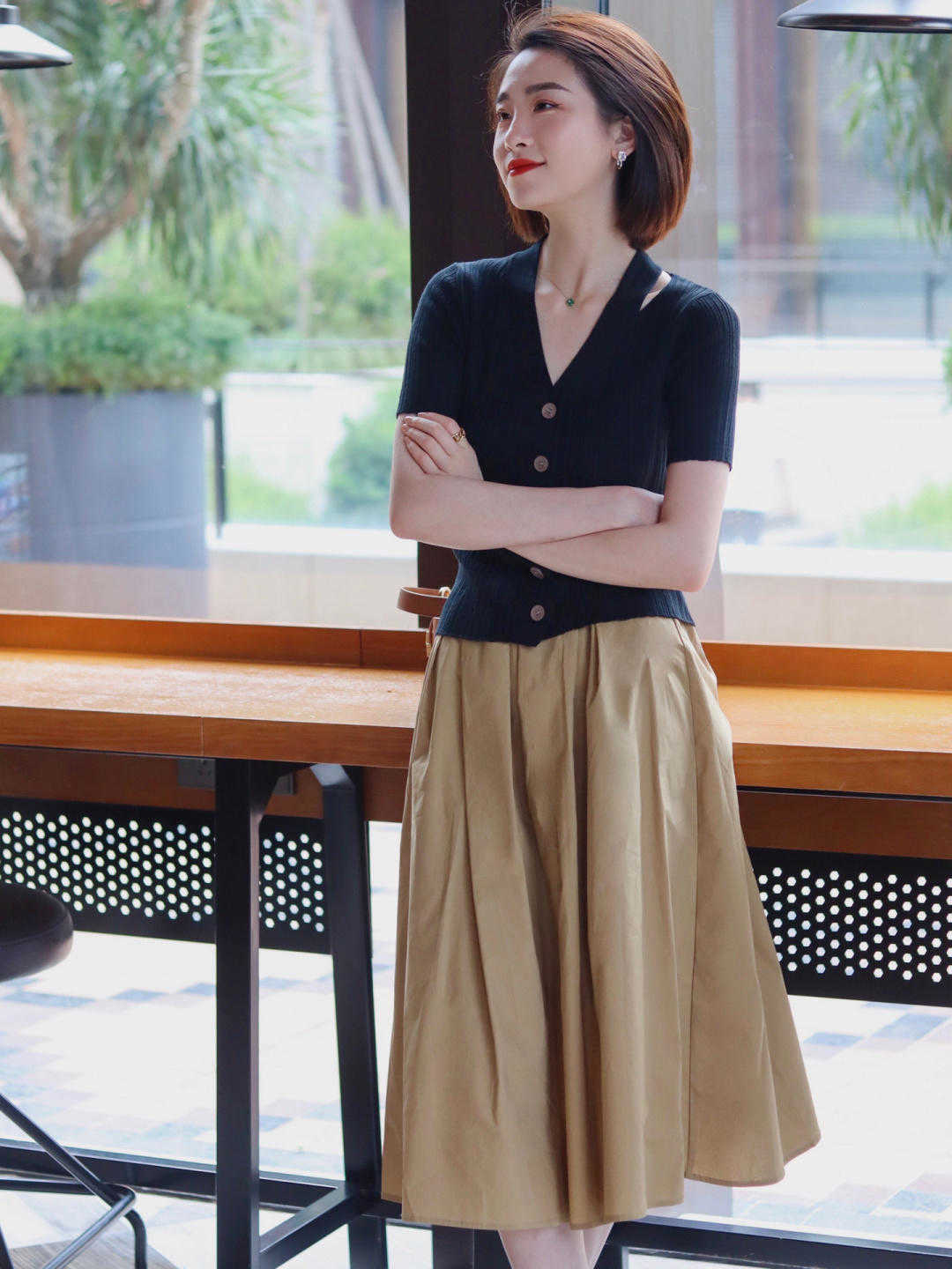 v领|被这些时尚惊艳了!最简单的针织衫,搭配出高级感,简约优雅