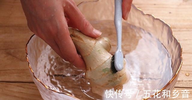 冬季，把红枣和生姜一起煮，没想到这么厉害，很多人不懂有啥用！