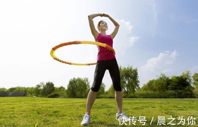 街拍|一组“辣妈”的街拍照火了,完美身材,坚持这1运动或许你也行