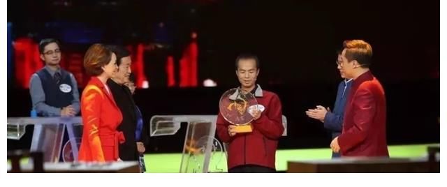 击败|3年前，在诗词大会击败北大硕士的外卖小哥雷海为，如今怎样了？