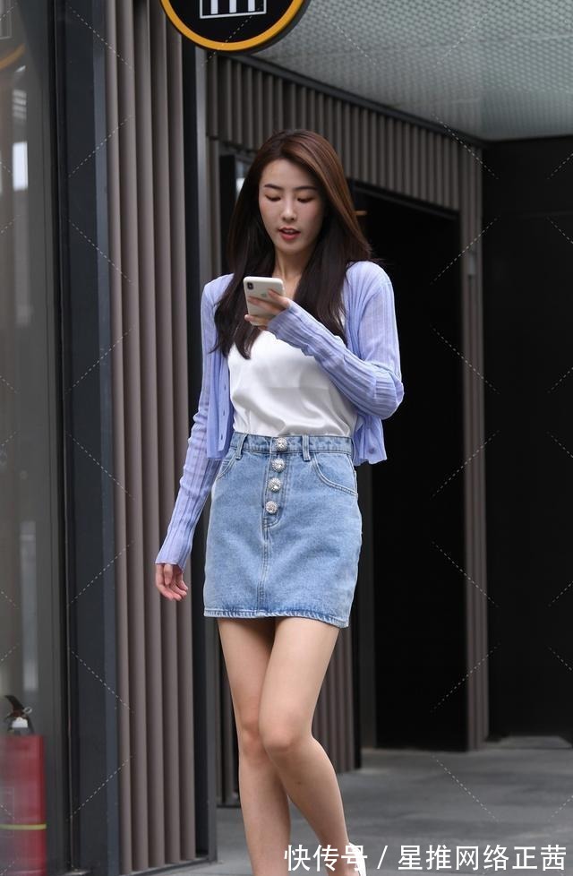 裤子|黑衬衫搭配时尚打底裤,休闲随性,展现出高挑纤细的身材