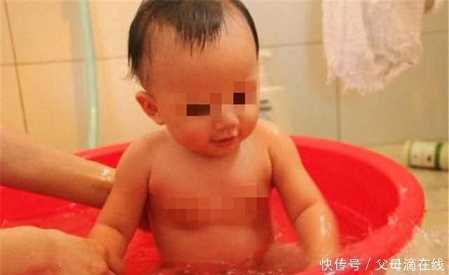 检查|3岁孩子抗拒洗澡，医院检查表示没毛病，宝妈查看监控才了解真相