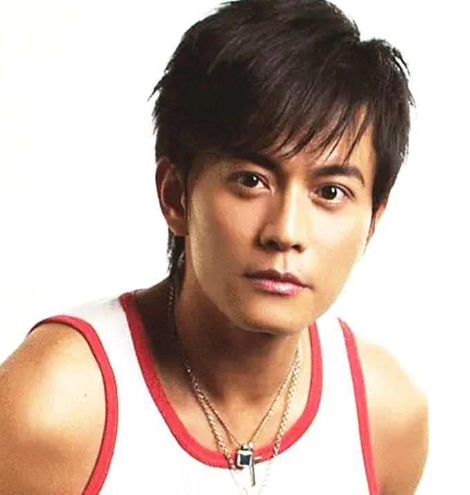 50岁资深男星发文求工作!自曝因病休养4年